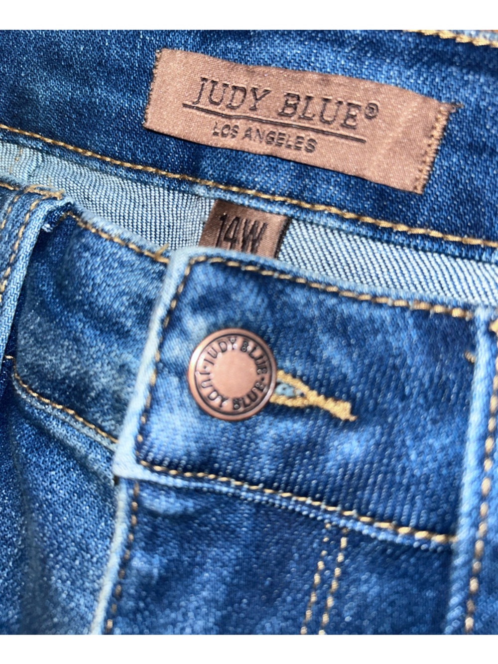 Judy Blue Medium Wash Cropped Wide-Leg Jeans - Picture 15 of 16